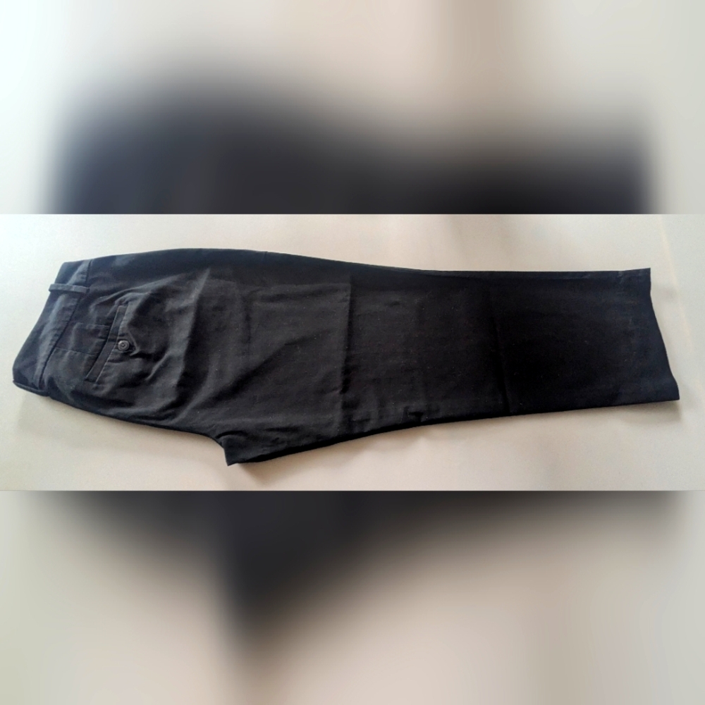 Ann Taylor LOFT Women's Black Wide Legged Curvy Cotton Blend Capri Pants. Size 4